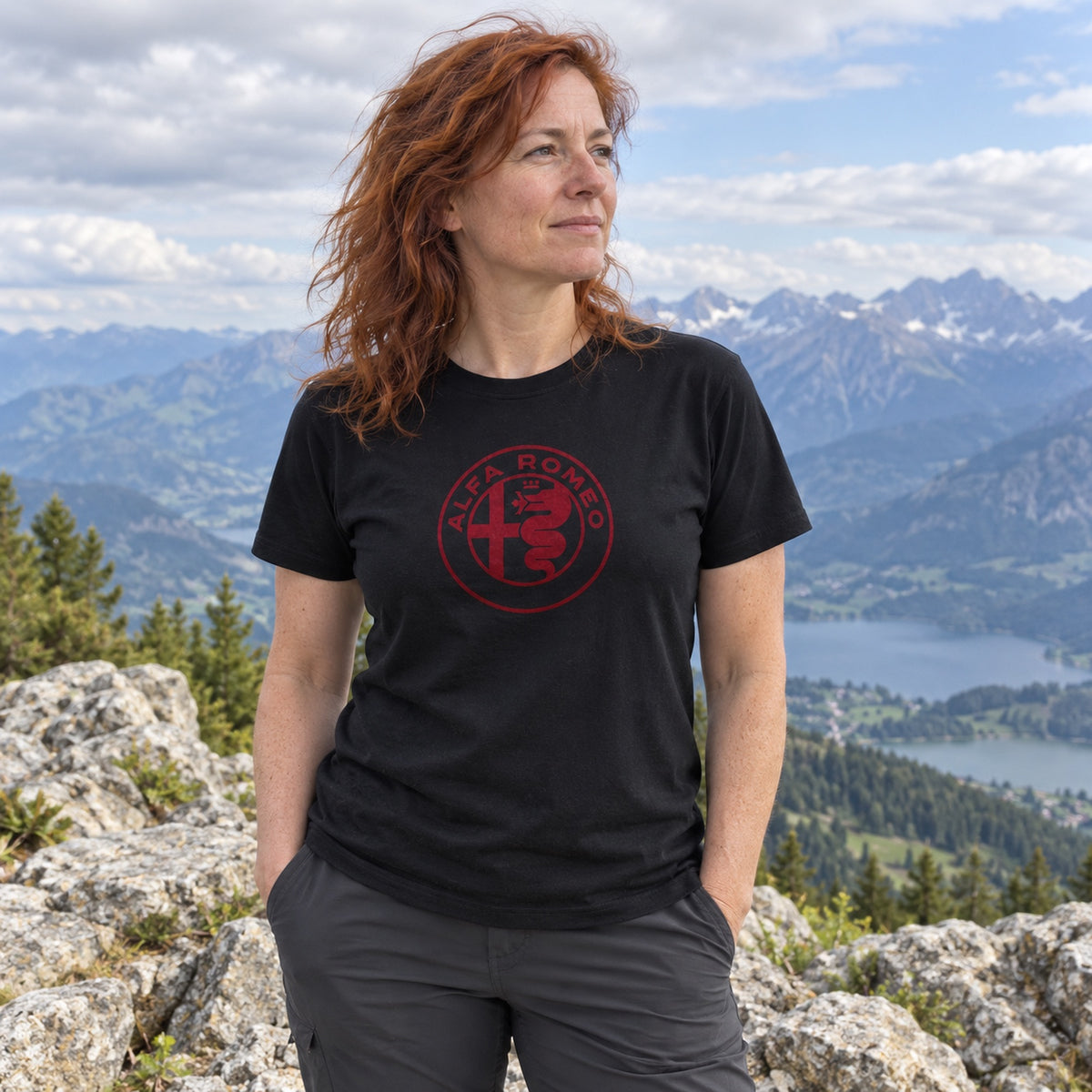 Alfa Romeo Serpentine T-Shirt – Black – ilustrační foto 2 (AI)