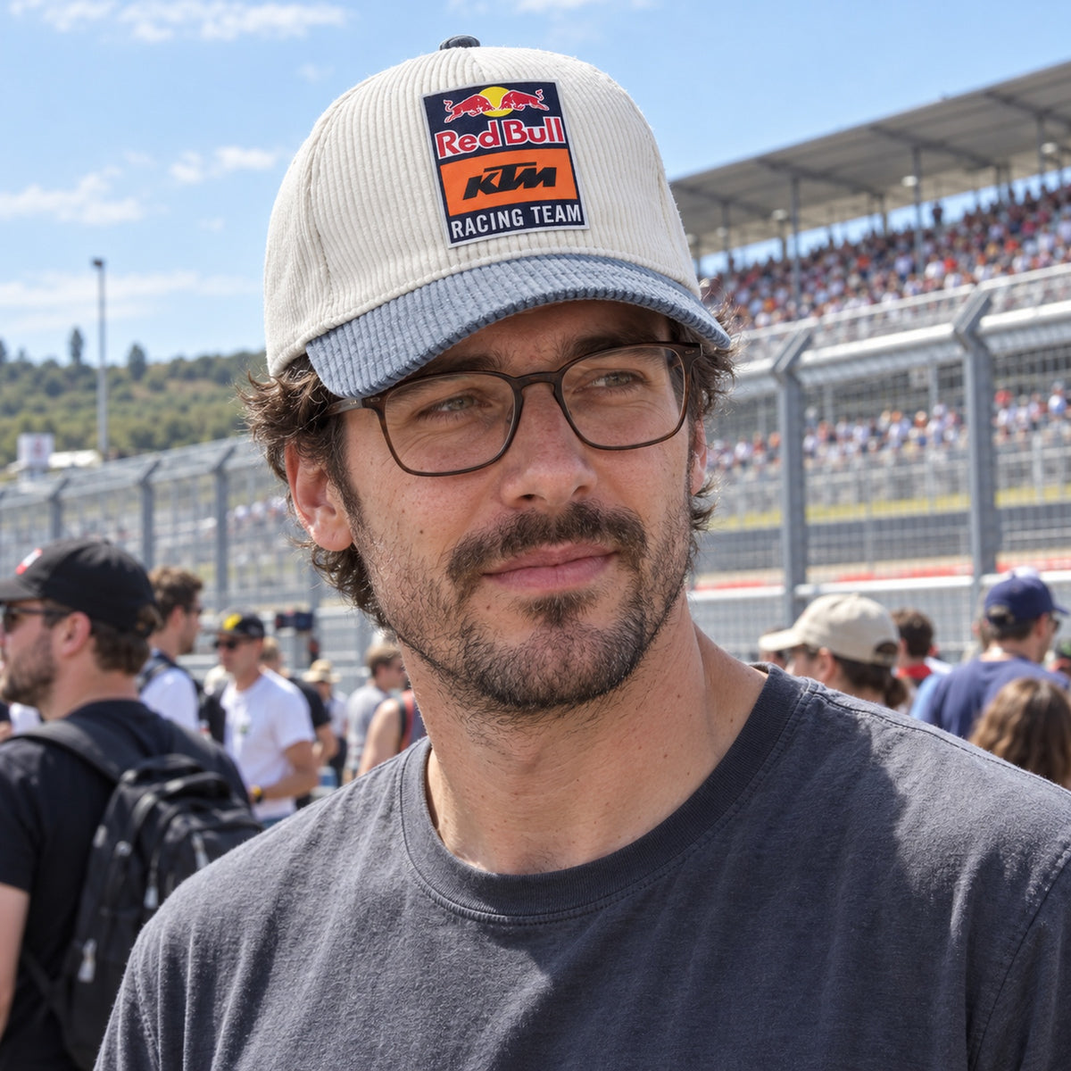 KTM Red Bull Racing DUSK Cap with Logo – ilustrační foto (AI)
