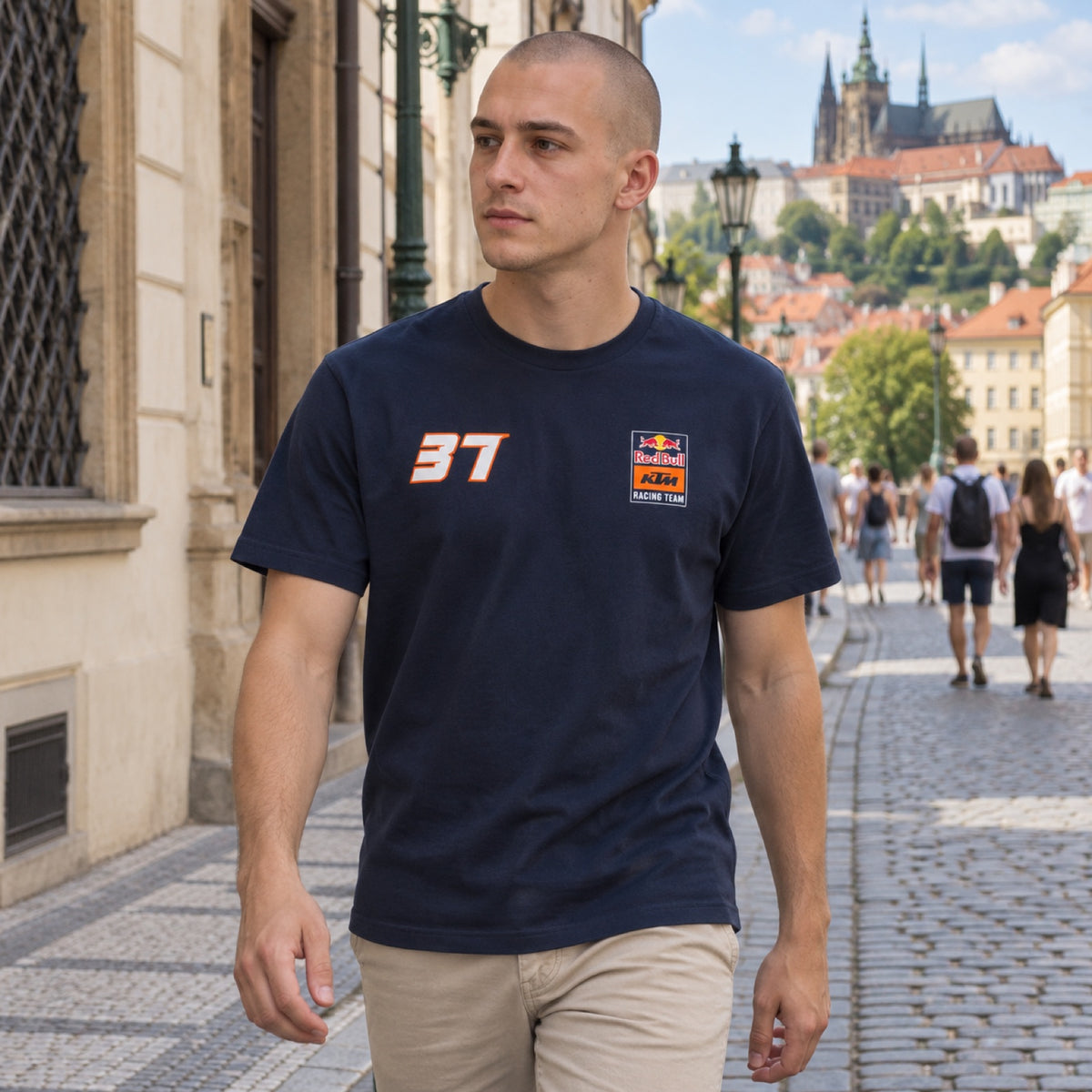 KTM Red Bull Racing Fan T-Shirt – Pedro Acosta – ilustrační foto (AI)