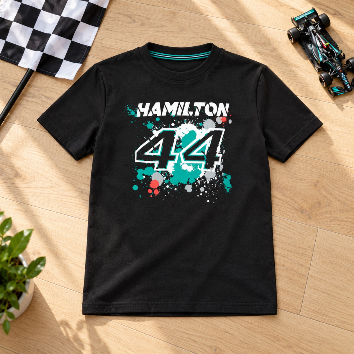Mercedes-AMG PETRONAS F1 Lewis Hamilton #44 Kinder-T-Shirt – Schwarz – Illustrationsfoto (KI)