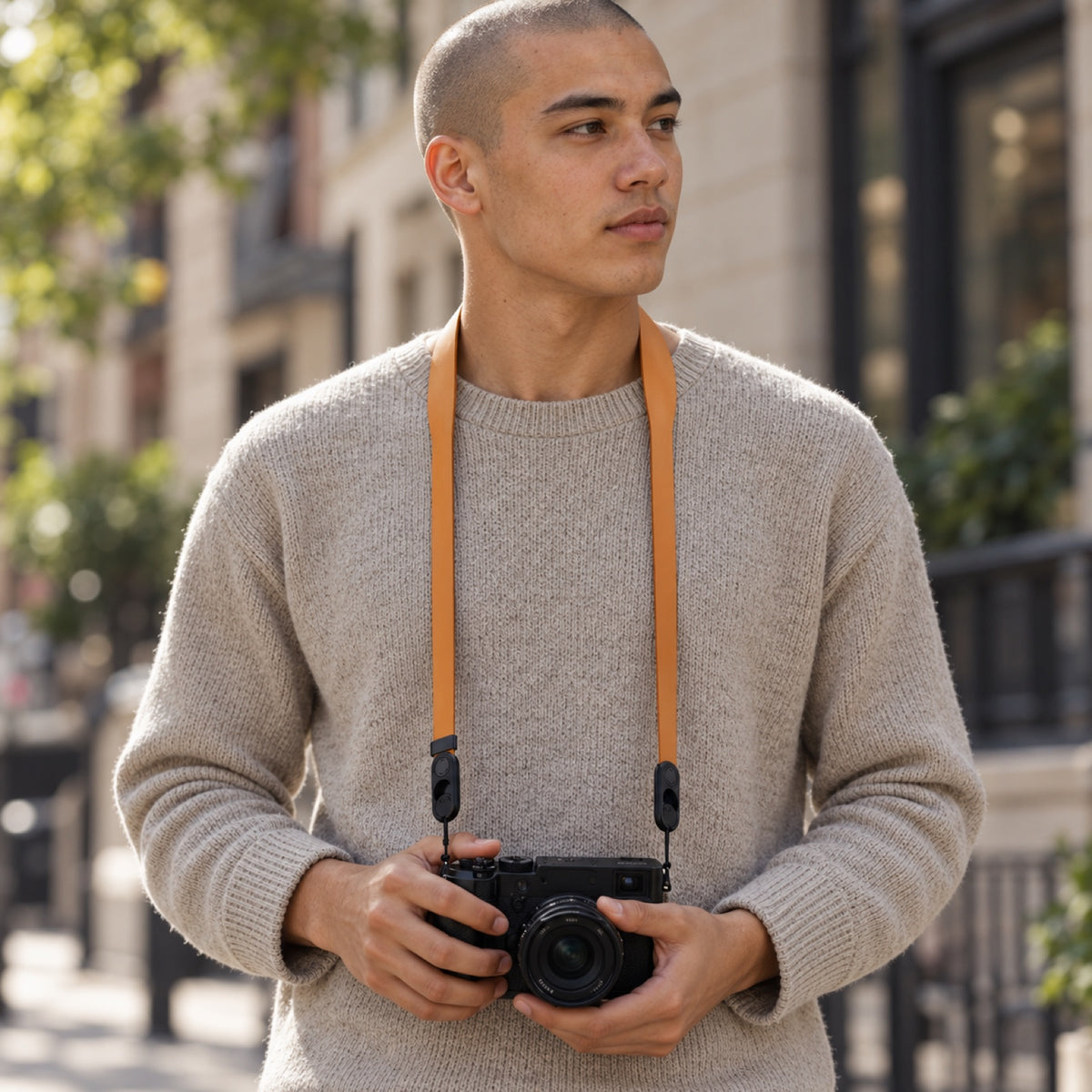 Peak Design Form Leather Camera Strap Standard – Amber – illustrative photo (AI)