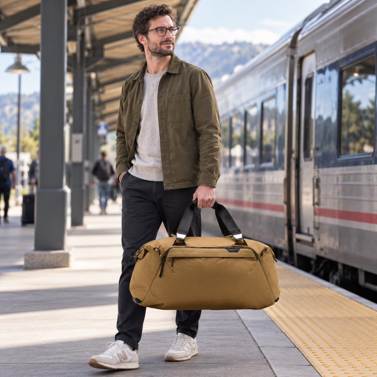 Peak Design Travel Duffel 50L – Coyote – Illustrationsfoto (KI)
