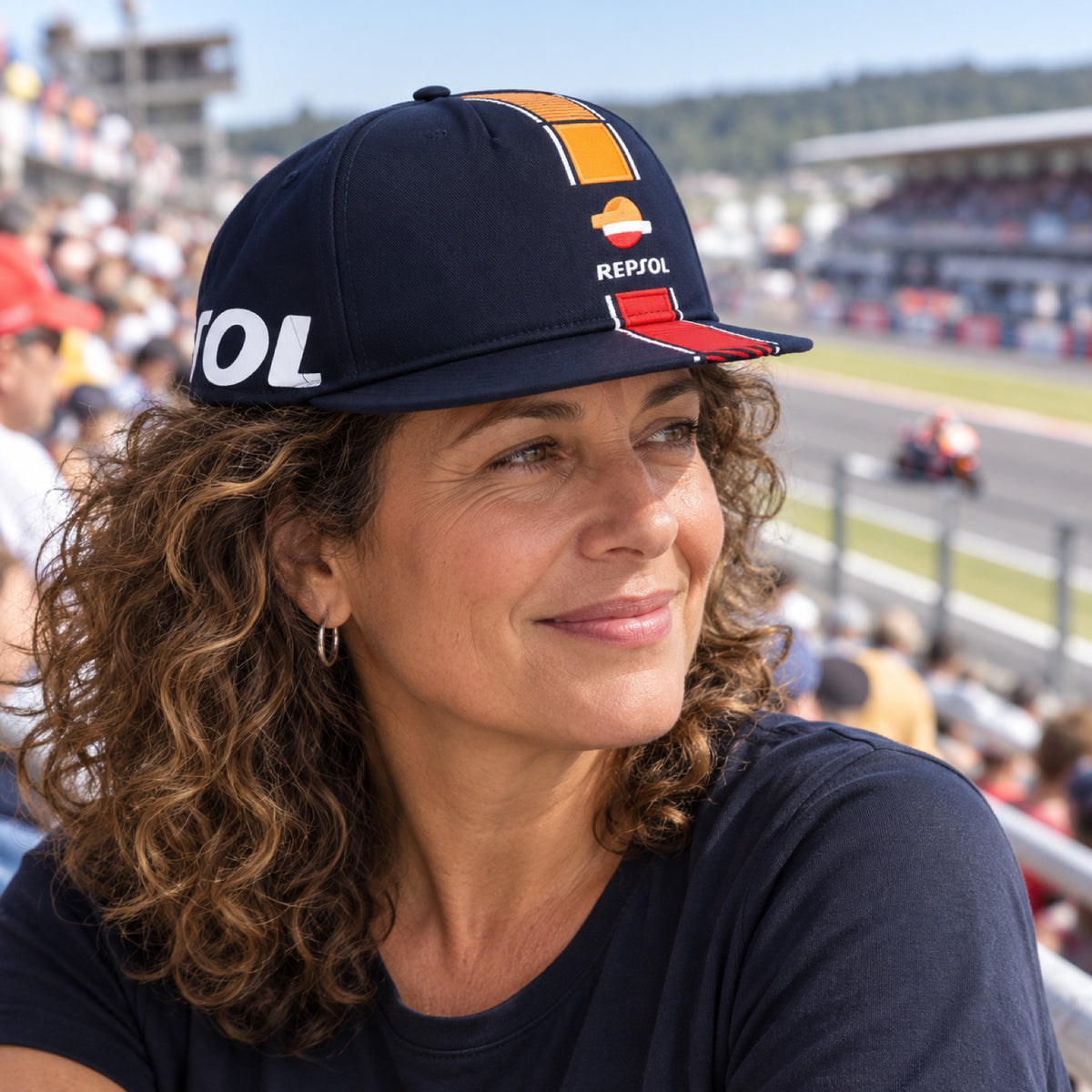 Repsol Team-Cap mit flachem Schirm – Dunkelblau – Illustrationsfoto (KI)