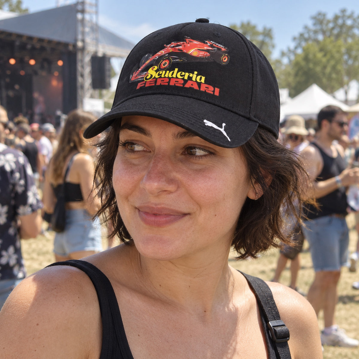 Scuderia Ferrari F1 Cap with Car Print – Black – ilustrační foto 2 (AI)