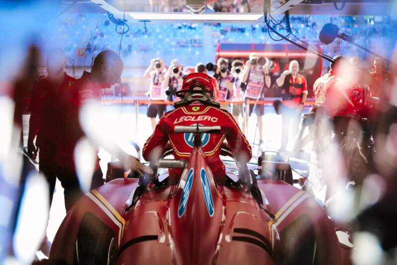 Ferrari Kinder-Wintermütze mit Bommel und Logo