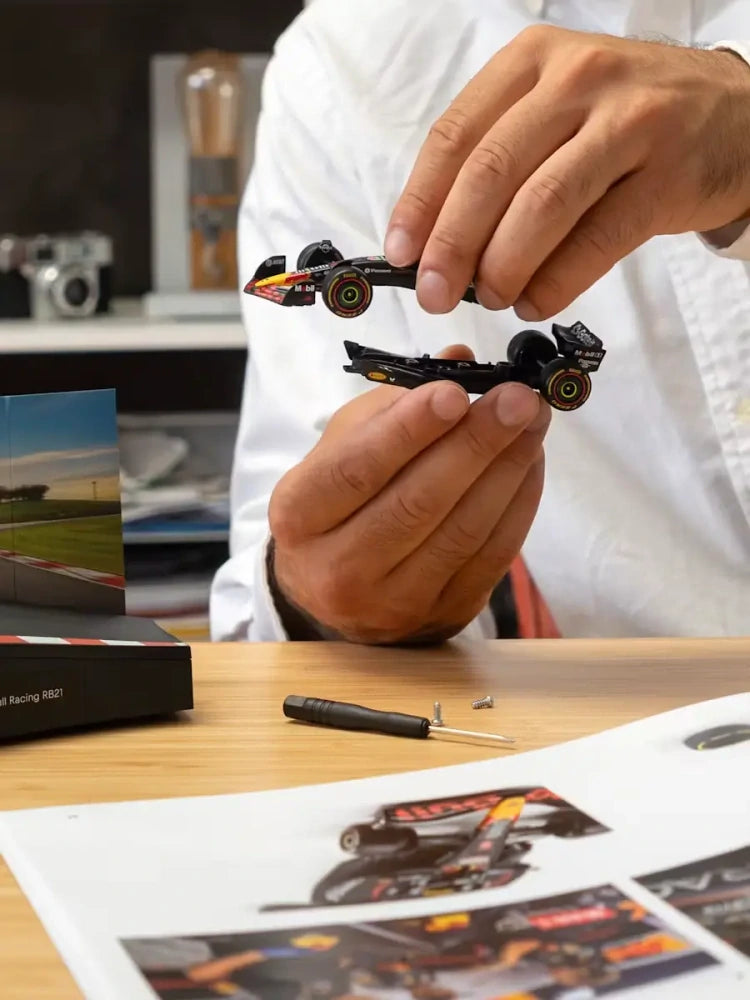 Oracle Red Bull Racing RB21 Max Verstappen Modellbausatz im Maßstab 1:43 – Adventskalender