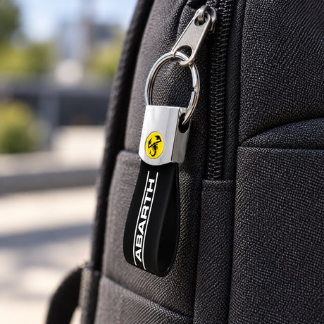 Abarth BAND Schlüsselanhänger – Schwarz mit Skorpion-Logo – Illustrationsfoto (KI)