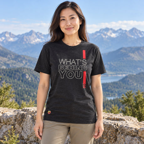Abarth BEHIND YOU T-Shirt – Schwarz – Illustrationsfoto (KI)