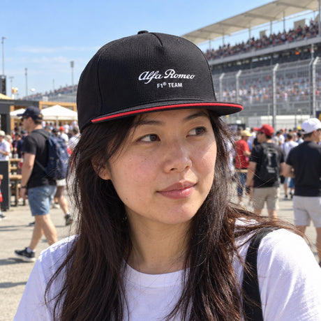 Alfa Romeo F1 Team Flat Peak Cap – Black – ilustrační foto 2 (AI)
