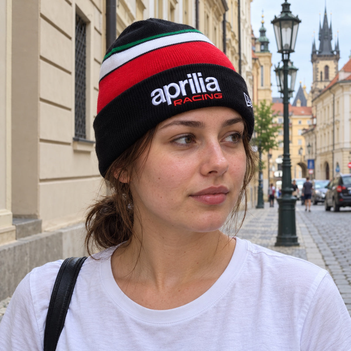Aprilia BE A RACER Beanie with Logo – ilustrační foto 2 (AI)