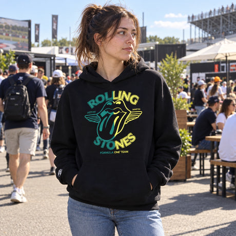 Aston Martin F1 Team Fan Hoodie – Rolling Stones Edition – ilustrační foto 2 (AI)