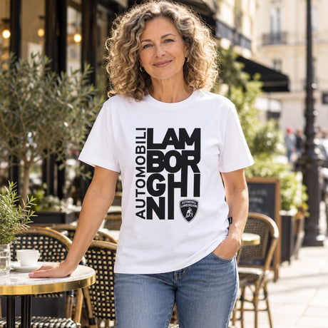 Automobili Lamborghini Freizeit-T-Shirt – Weiß – Illustrationsfoto (KI)