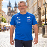 BWT Alpine F1 Team T-Shirt mit Sponsorenlogos – Illustrationsfoto (KI)