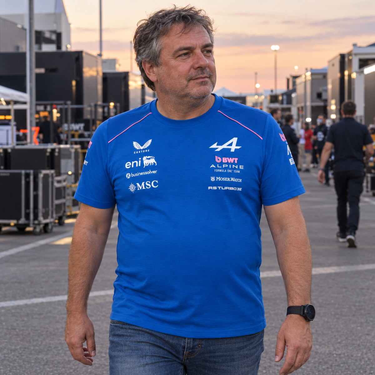 BWT Alpine F1 Team T-Shirt with Sponsor Logos – ilustrační foto (AI)