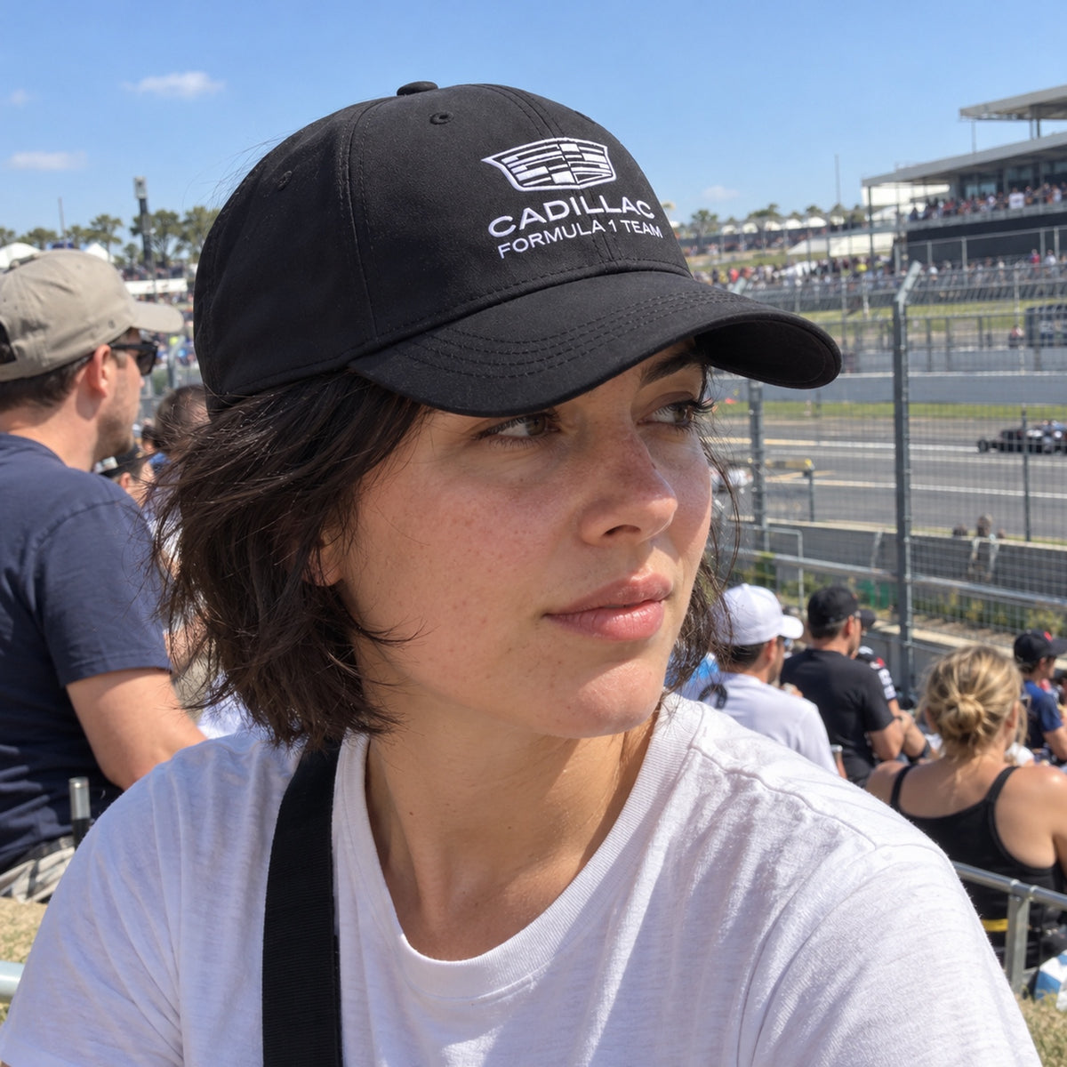 Cadillac F1 x Tommy Hilfiger Team Cap – Black – ilustrační foto 2 (AI)