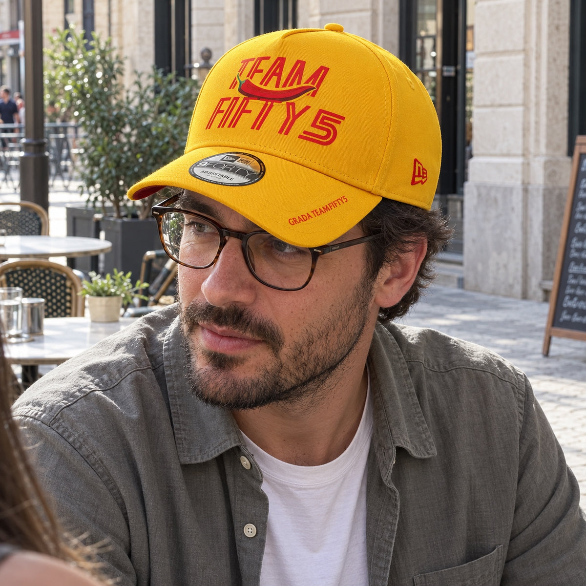 Carlos Sainz TEAMFIFTY5 New Era 9FORTY Cap – Yellow – ilustrační foto (AI)