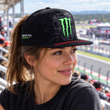 Ducati Corse – Monster Energy Fan-Cap mit flachem Schirm – Illustrationsfoto (KI)