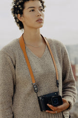 Peak Design Form - leather camera strap, short - Amber