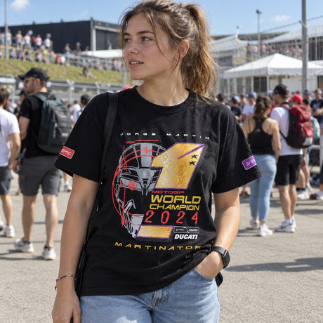 Jorge Martin #MART1NATOR Champion T-Shirt – Black – ilustrační foto 2 (AI)