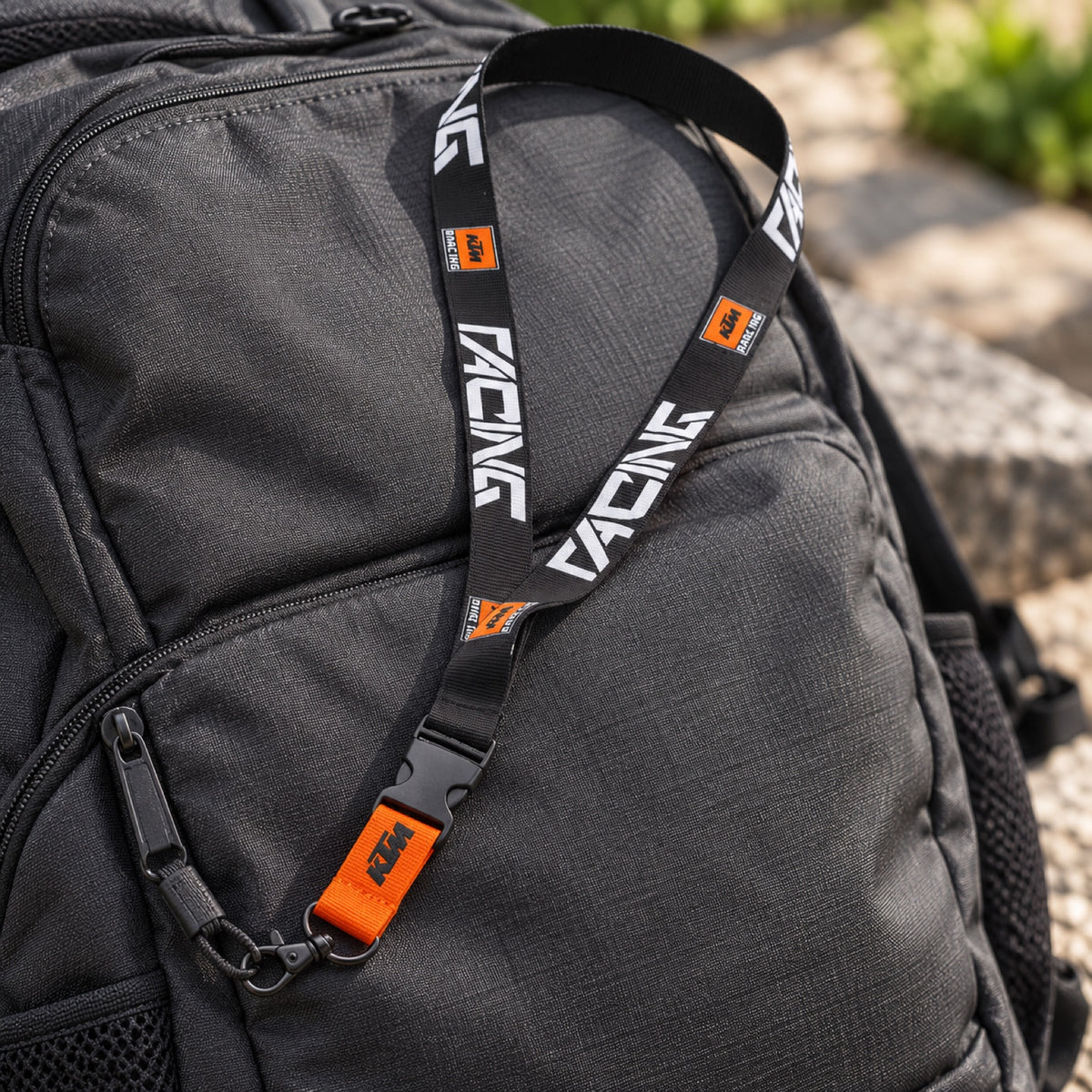 KTM Racing Karabiner-Schlüsselanhänger mit Logo – Schwarz – Illustrationsfoto (KI)