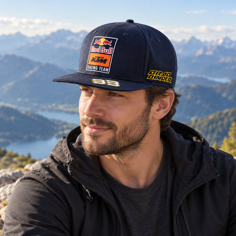 KTM Red Bull Racing MotoGP Team-Cap mit flachem Schirm – B. Binder – Illustrationsfoto (KI)