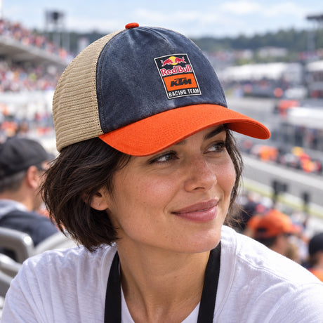 KTM Red Bull Racing RIDER Trucker-Cap mit Logo – Illustrationsfoto (KI)