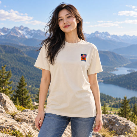 KTM Red Bull Racing SUNSET Fan-T-Shirt – Sand – Illustrationsfoto (KI)
