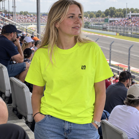 Lando Norris LN4 Grandstand T-Shirt – Yellow – ilustrační foto 2 (AI)