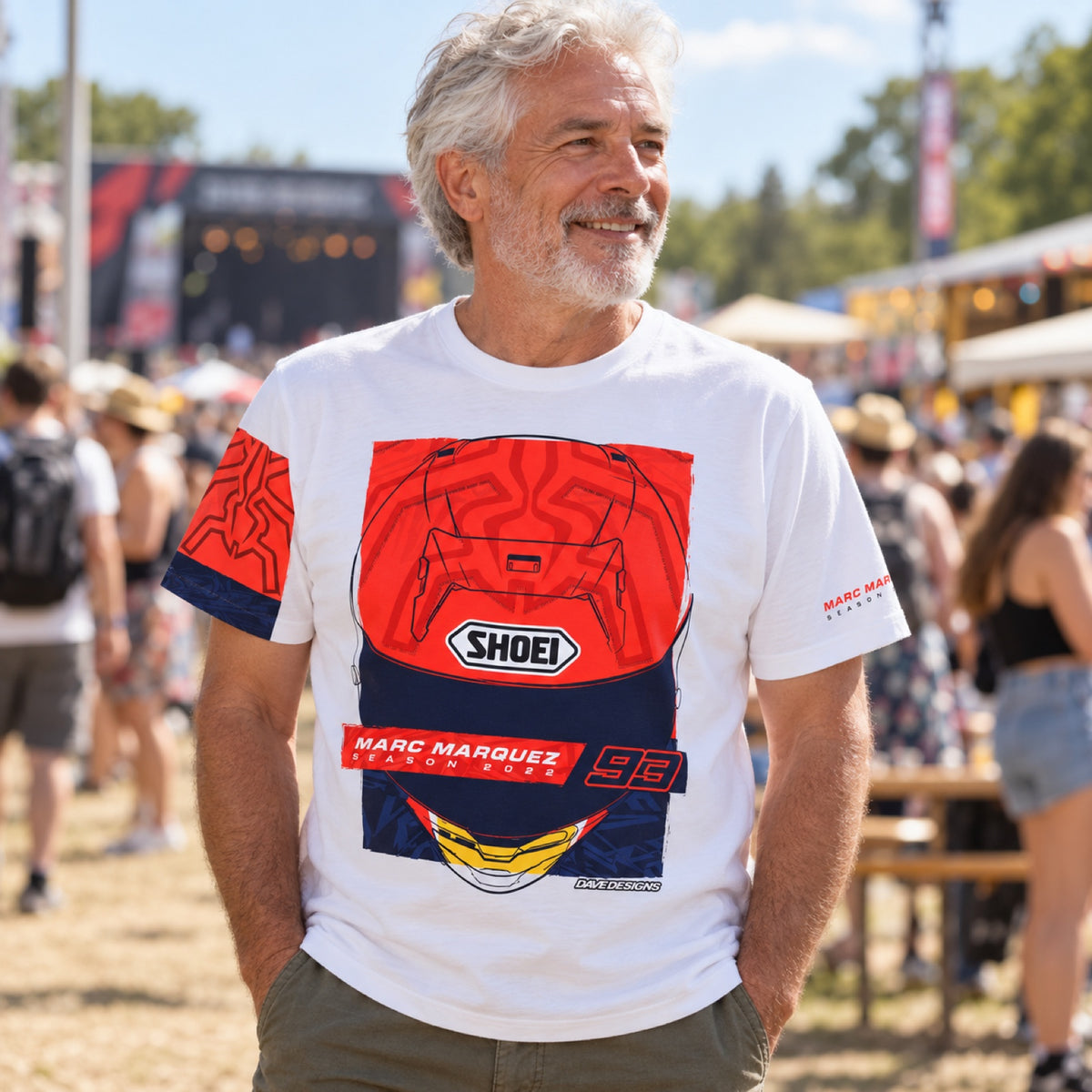 Marc Marquez Season Helmet T-Shirt – Weiß – Illustrationsfoto (KI)