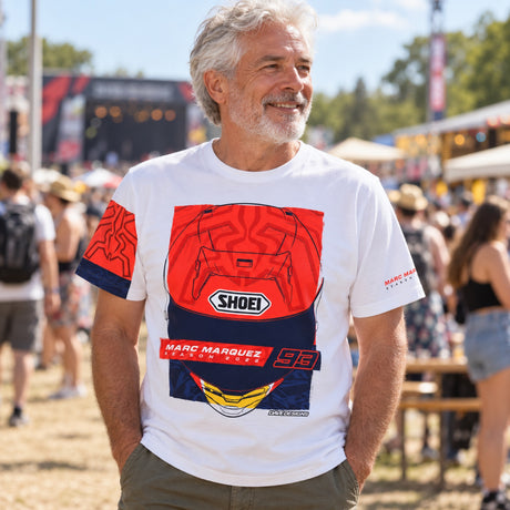 Marc Marquez Season Helmet T-Shirt – Weiß – Illustrationsfoto (KI)