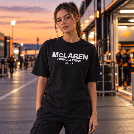 McLaren F1 NE Wordmark Freizeit-T-Shirt – Schwarz – Illustrationsfoto (KI)