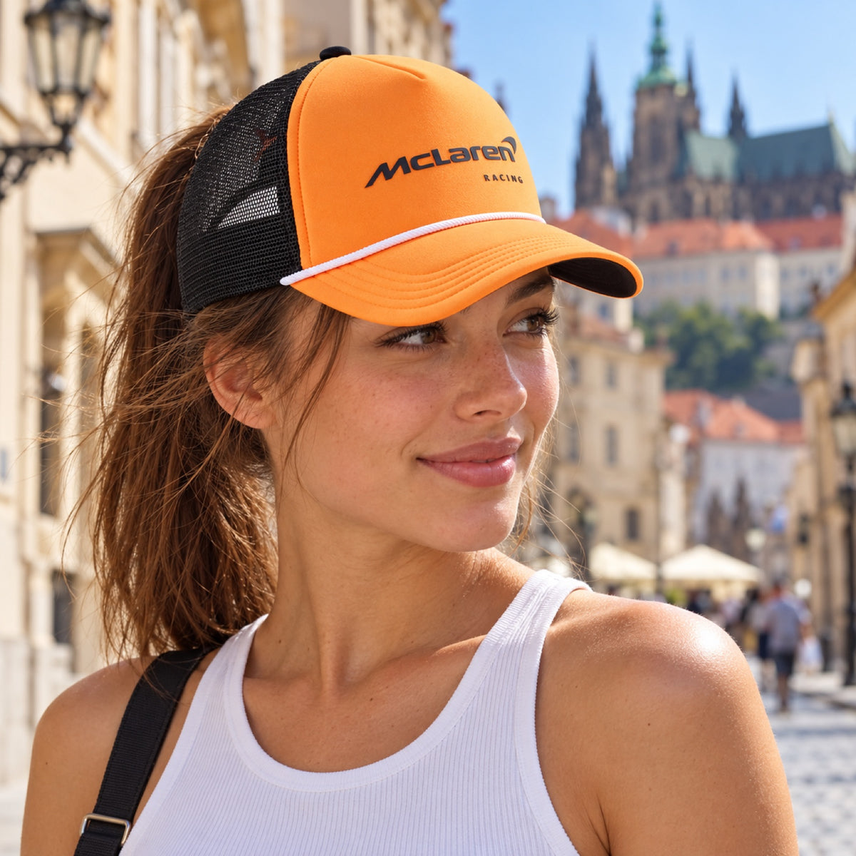 McLaren F1 Mesh-Cap mit Puma-Logo – McLaren Racing – Orange – Illustrationsfoto (KI)