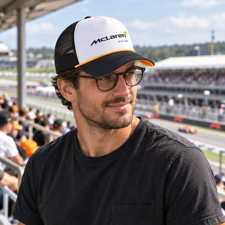 McLaren F1 Mesh-Cap mit Puma-Logo – McLaren Racing – Weiß – Illustrationsfoto (KI)