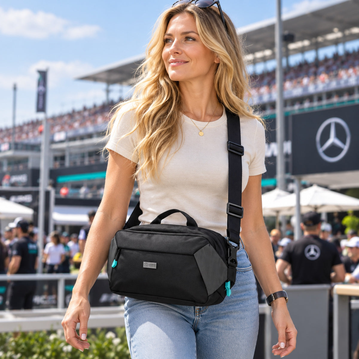 Mercedes-AMG F1 große Umhängetasche mit Logo – Illustrationsfoto (KI)