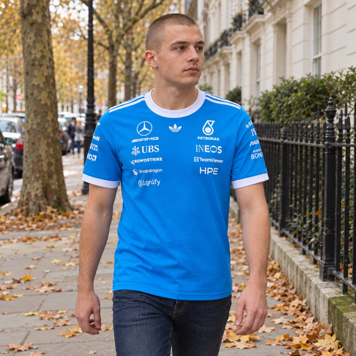 Mercedes-AMG Petronas F1 Team T-Shirt – Silverstone 2026 Edition, Blue – ilustrační foto (AI)