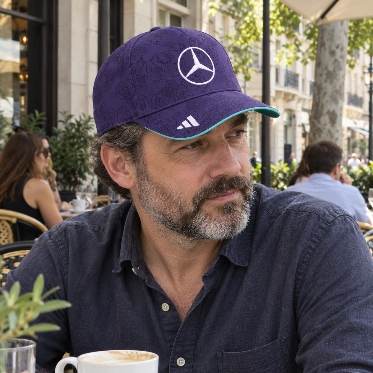 Mercedes-AMG PETRONAS F1 x Adidas Cap – Purple, Singapore 2026 Edition – ilustrační foto (AI)