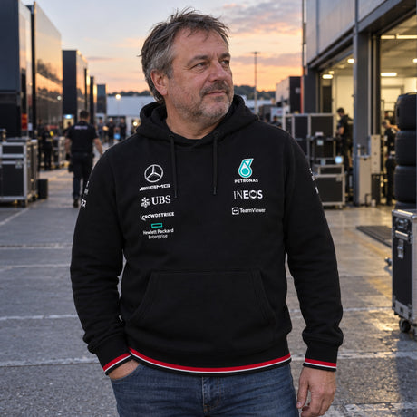 Mercedes-AMG PETRONAS F1 Team Hoodie – ilustrační foto (AI)