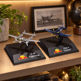 The Flying Bulls P38 / F-4U New Ray Flugzeugmodelle – Illustrationsfoto (KI)