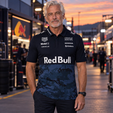 Oracle Red Bull Racing Team-Poloshirt mit Sponsorenlogos x HYPEBEAST – Illustrationsfoto (KI)