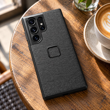 Peak Design Everyday Case – Samsung Galaxy S23 Ultra – Charcoal – illustrative photo (AI)