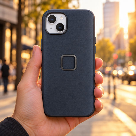 Peak Design Everyday Case iPhone 15 Plus – Midnight – Illustrationsfoto (KI)