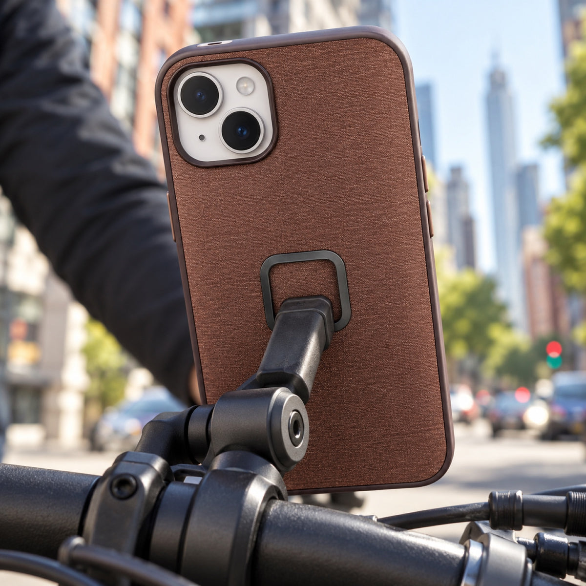 Peak Design Everyday Case iPhone 15 Plus – Redwood – Illustrationsfoto (KI)