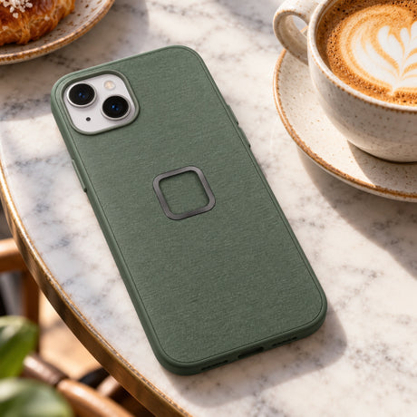 Peak Design Everyday Case iPhone 15 Plus – Sage – illustrative photo (AI)