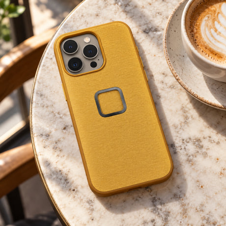 Peak Design Everyday Case iPhone 15 Pro Max v2 – Sun – illustrative photo (AI)
