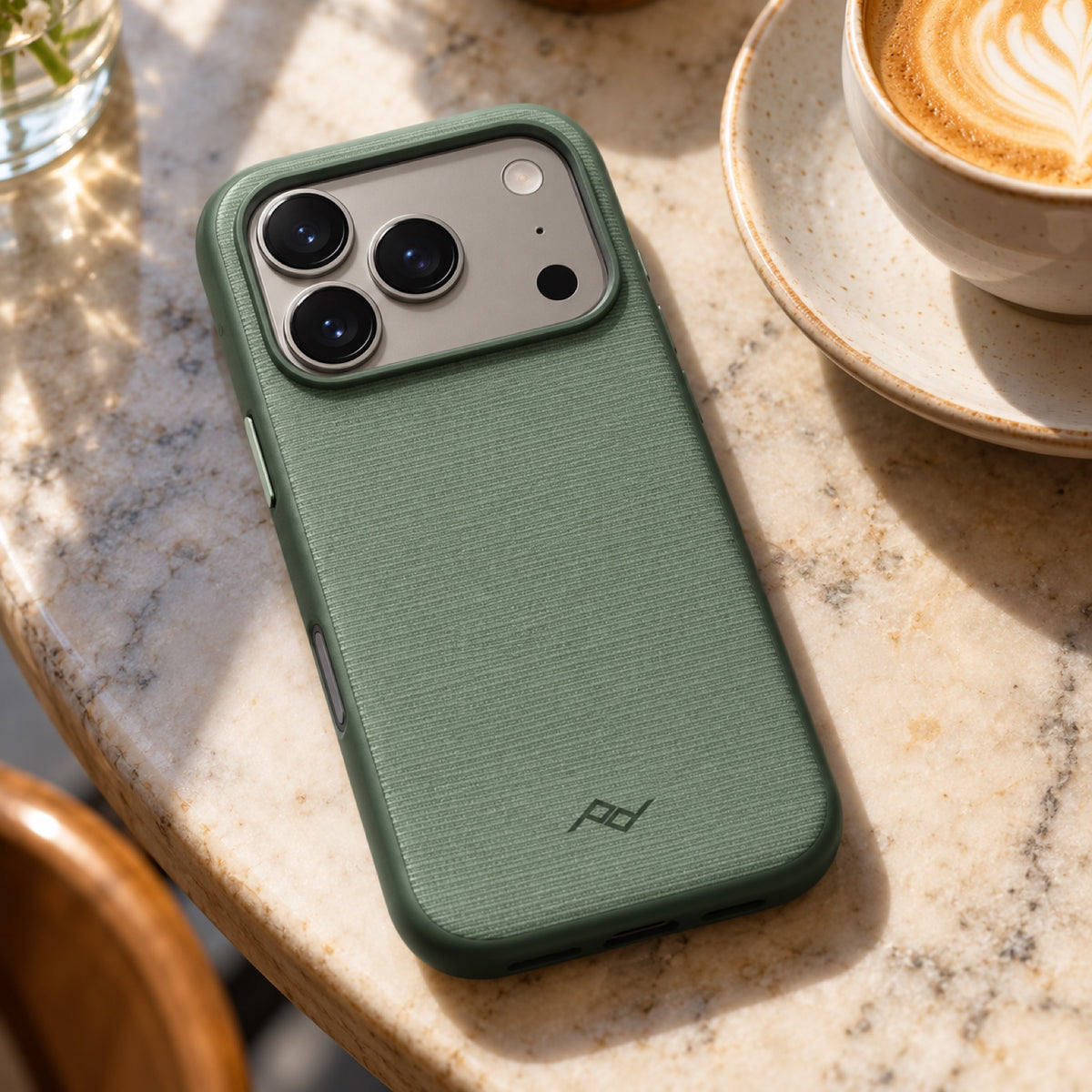 Peak Design Everyday Case Non-Slimlink iPhone 18 Pro – Sage – Illustrationsfoto (KI)