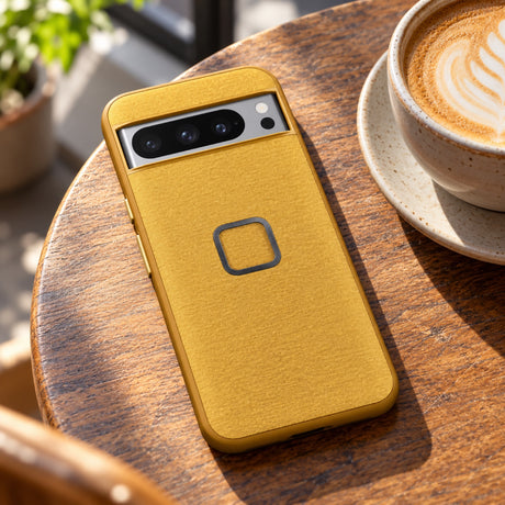 Peak Design Everyday Case Google Pixel 8 Pro – Sun – Illustrationsfoto (KI)