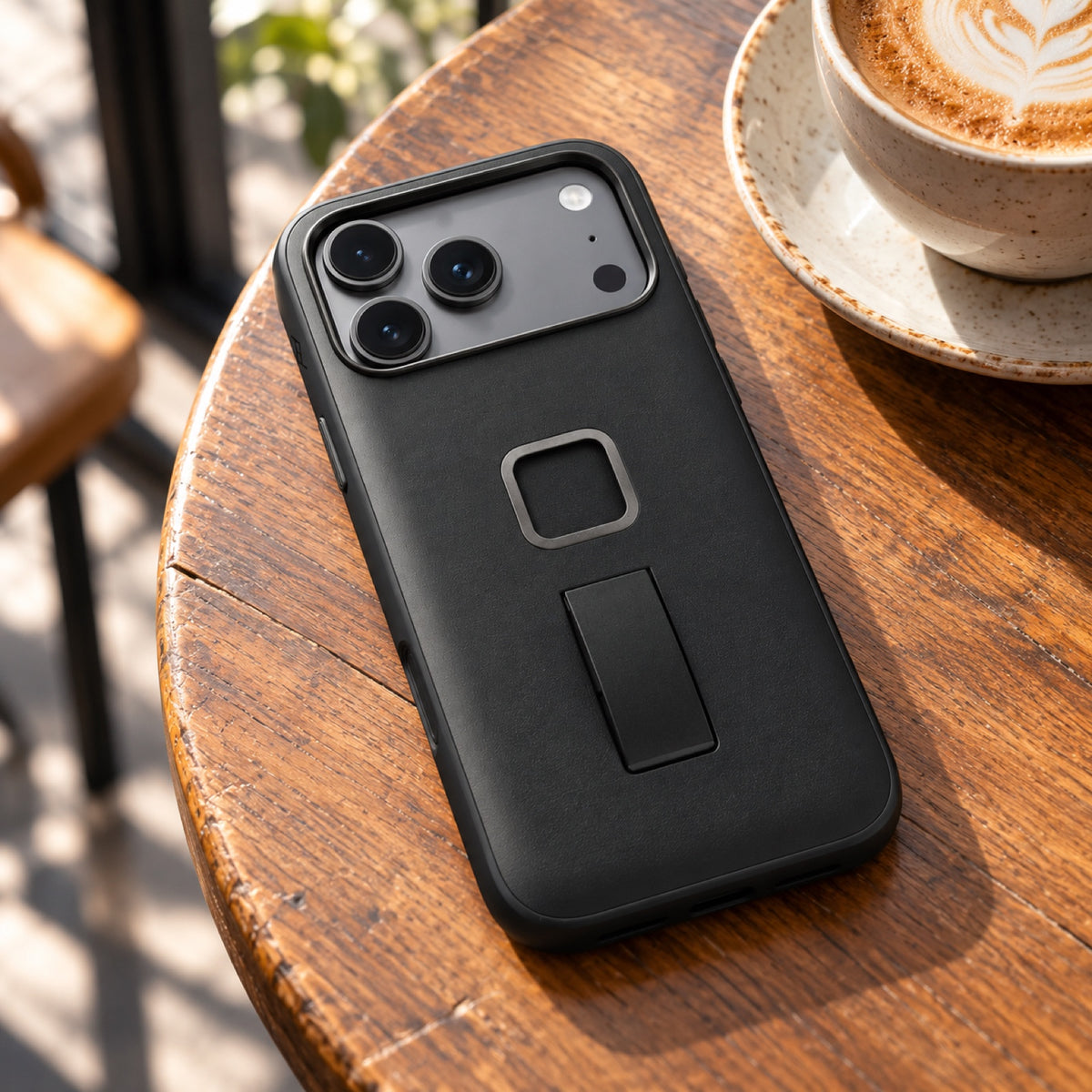 Peak Design Everyday Clarino Loop Case iPhone 17 Pro Max – Schwarz – Illustrationsfoto (KI)