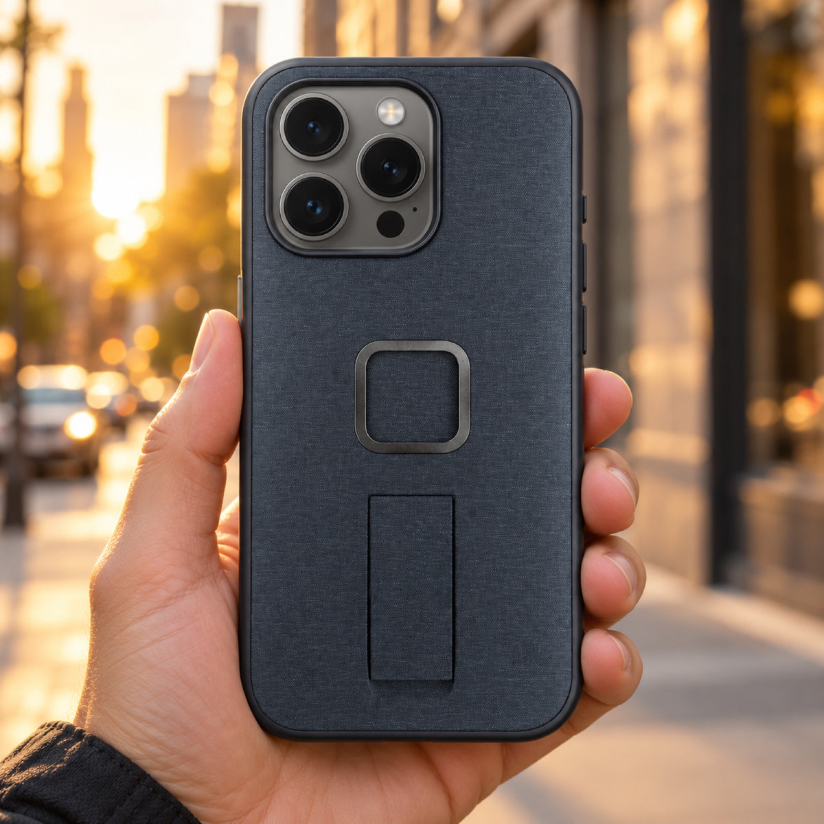 Peak Design Everyday Loop Case iPhone 15 Pro Max v2 – Midnight – Illustrationsfoto (KI)