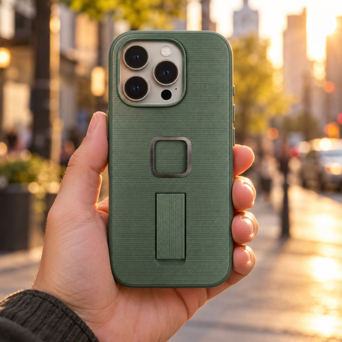 Peak Design Everyday Loop Case iPhone 16 Pro – Sage – illustrative photo (AI)