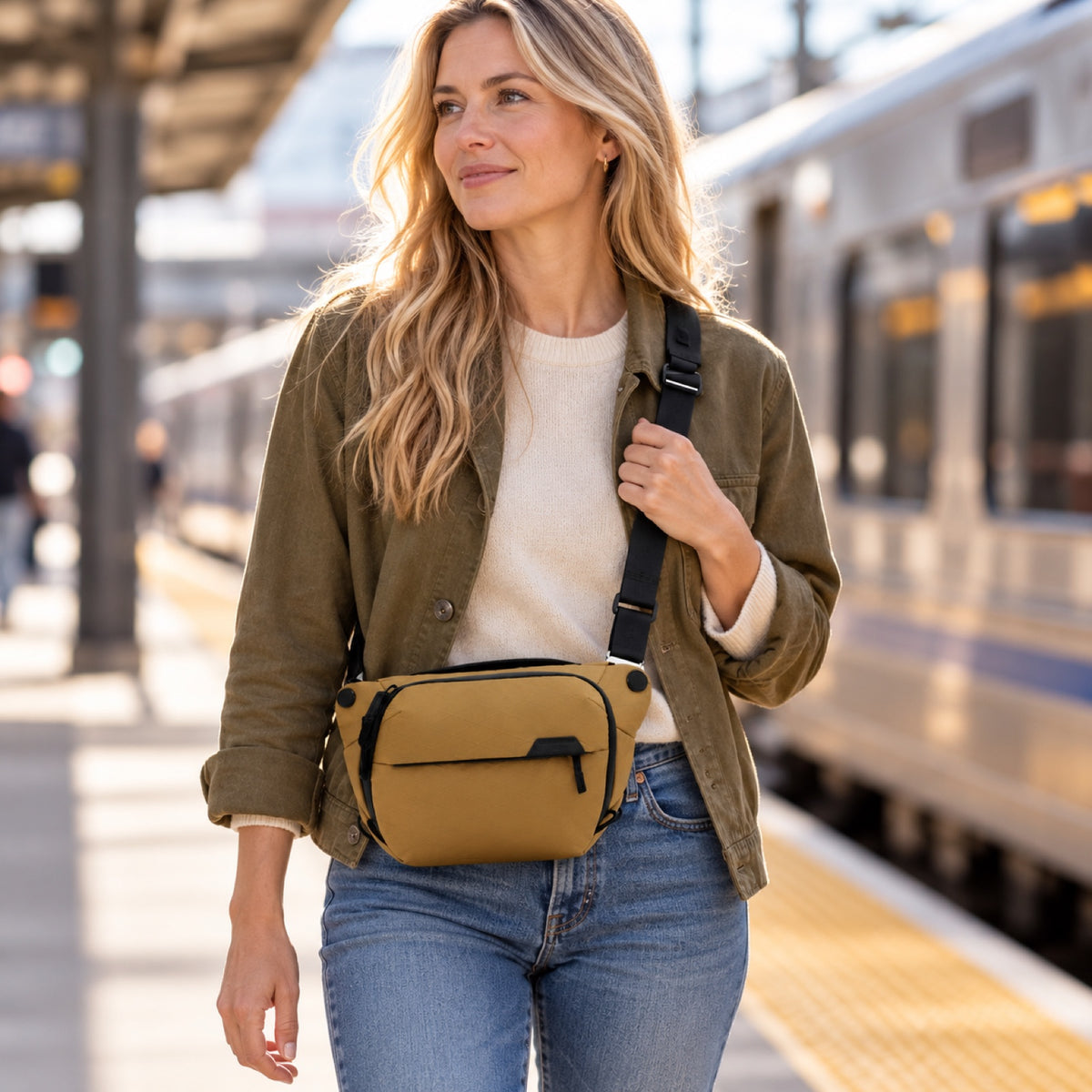 Peak Design Everyday Sling 3L v2 – Coyote – Illustrationsfoto (KI)